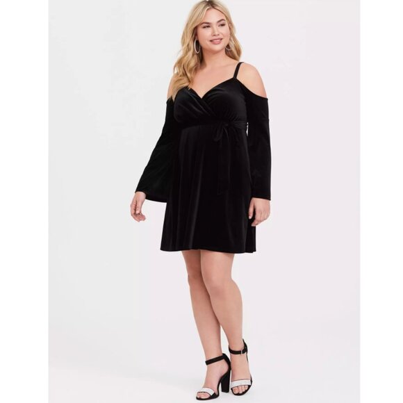 NEW Torrid 3 Black Mini Velvet Cold Shoulder Surplice Dress 3X 22 24 - Picture 3 of 10